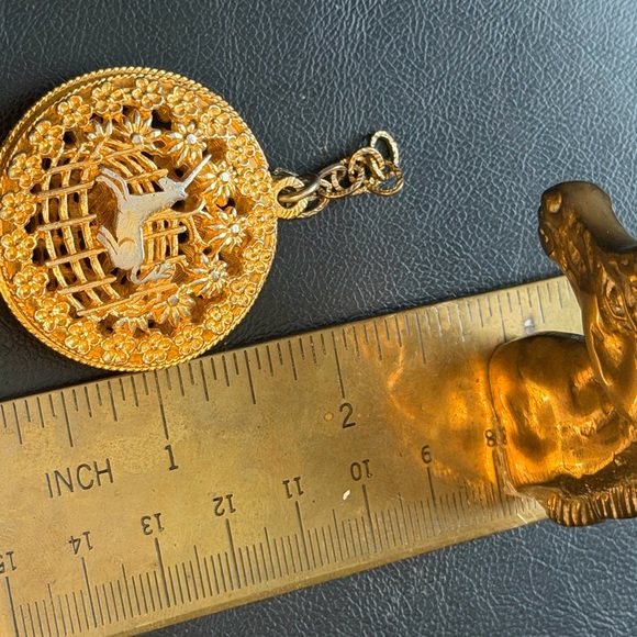 Vintage gold tone filigree Corday unicorn in captivity perfume locket pendant - Picture 3 of 8